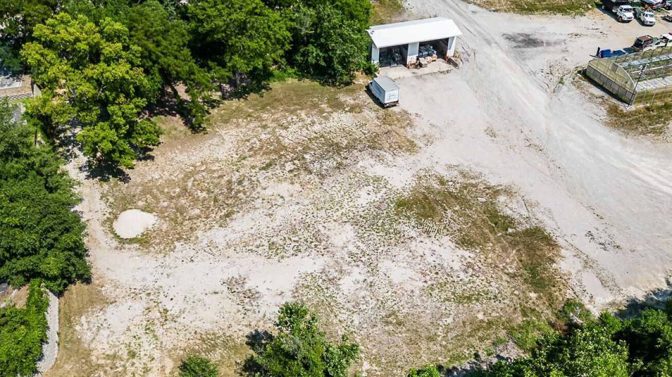 6006 NW 9 Highway, Parkville, MO 64152