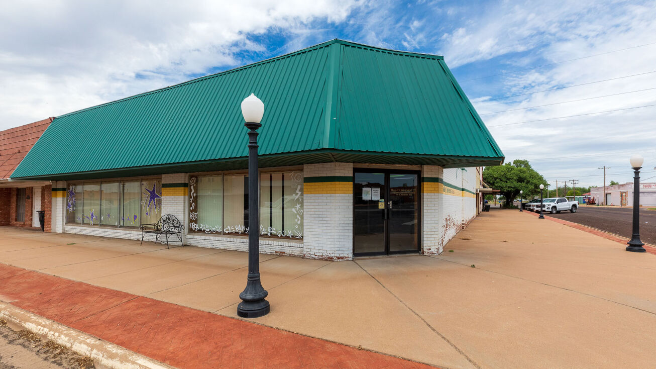 111 N Munday Ave, Munday, TX 76371