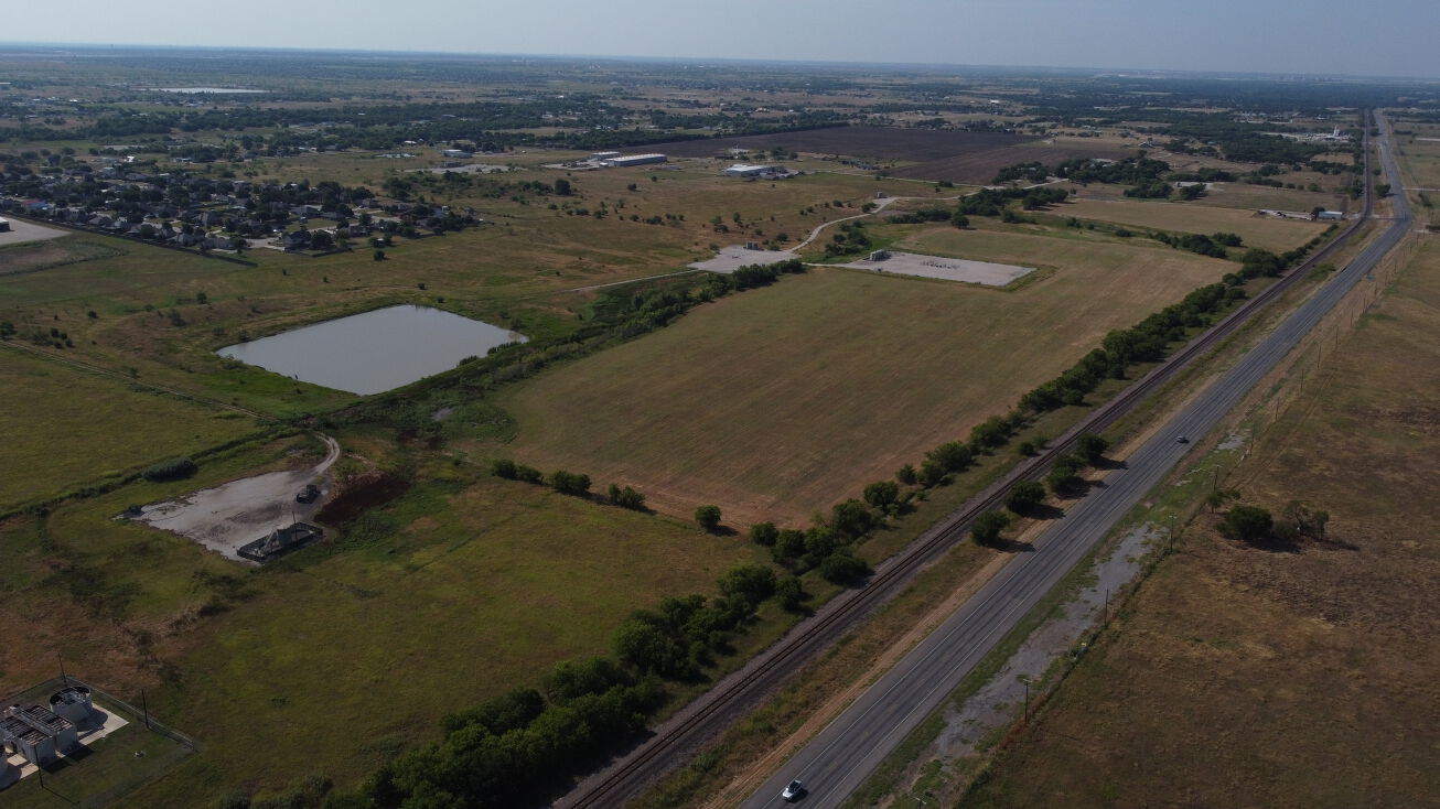 112 Seaborn Rd, Ponder, TX 76259