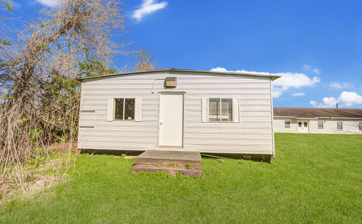 Pictures of Multifamily property located at 3922 County Rd 353, Brazoria, TX 77422 for sales - image #1
