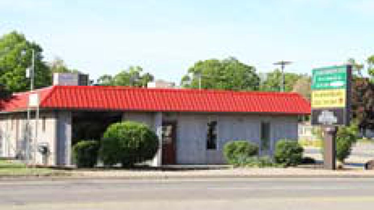 1921 E Apple Ave, Muskegon, MI 49442