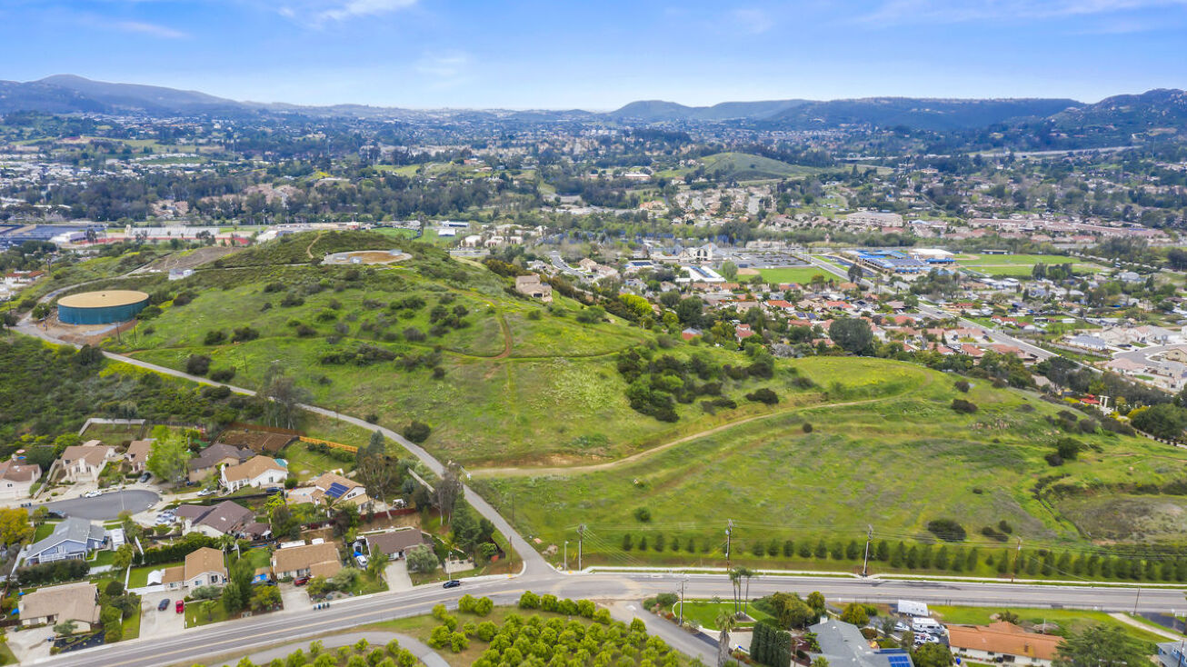 858 Hubbard Ave, Escondido, CA 92027