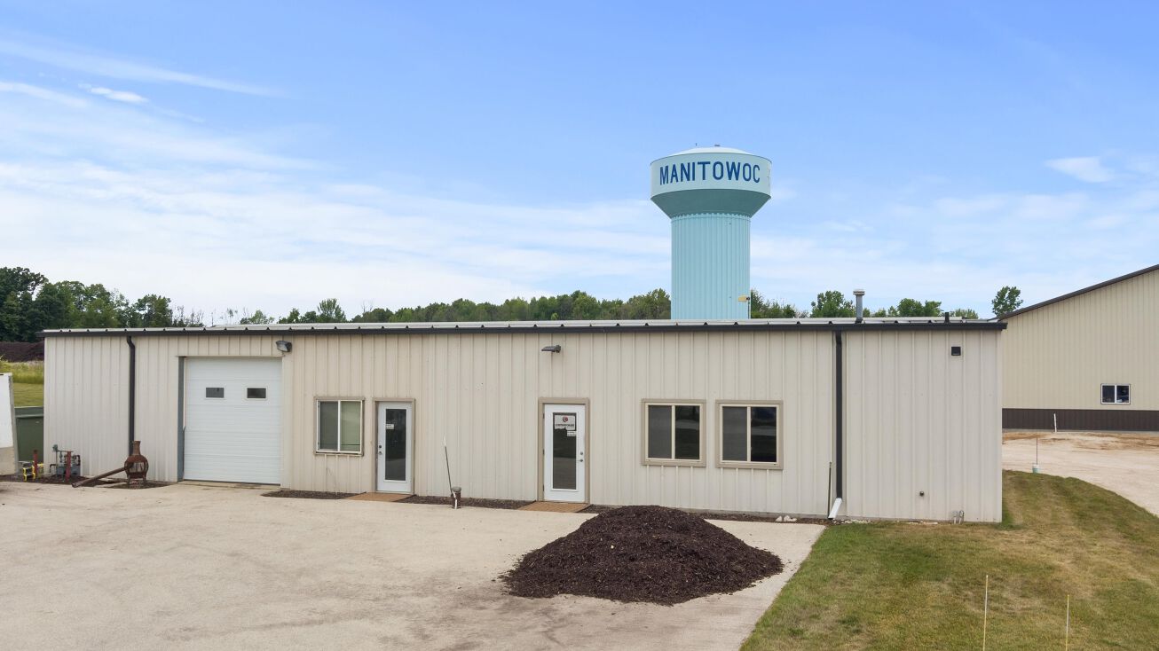 4800 Redwood Dr 2, Manitowoc, WI 54220