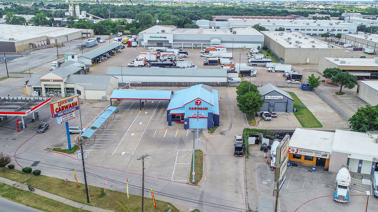 1989 W Northwest Hwy, Dallas, TX 75220