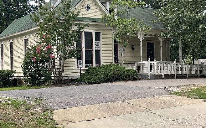 image of property at 215 S CENTER ST Collierville TN 38017-3010