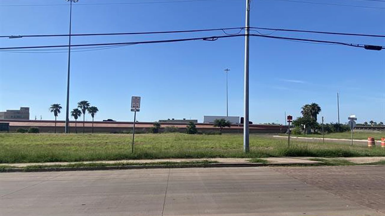 501 Crossroads St., Laredo, US 78045