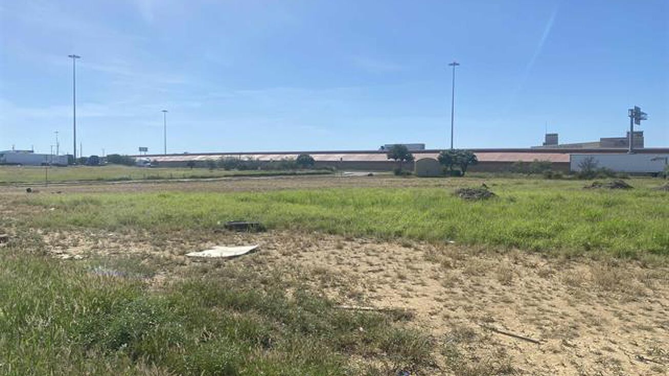 519 Crossroads St, Laredo, TX 78045