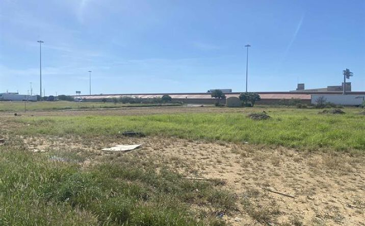 Pictures of Land property located at 519 Crossroads St, Laredo, TX 78045 for sales - image #1