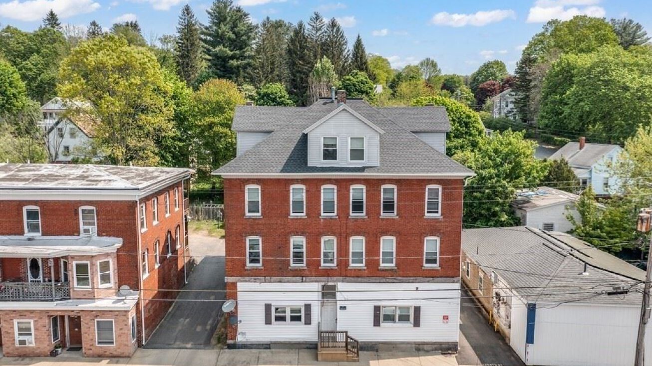 18 North St, Warren, MA 01083