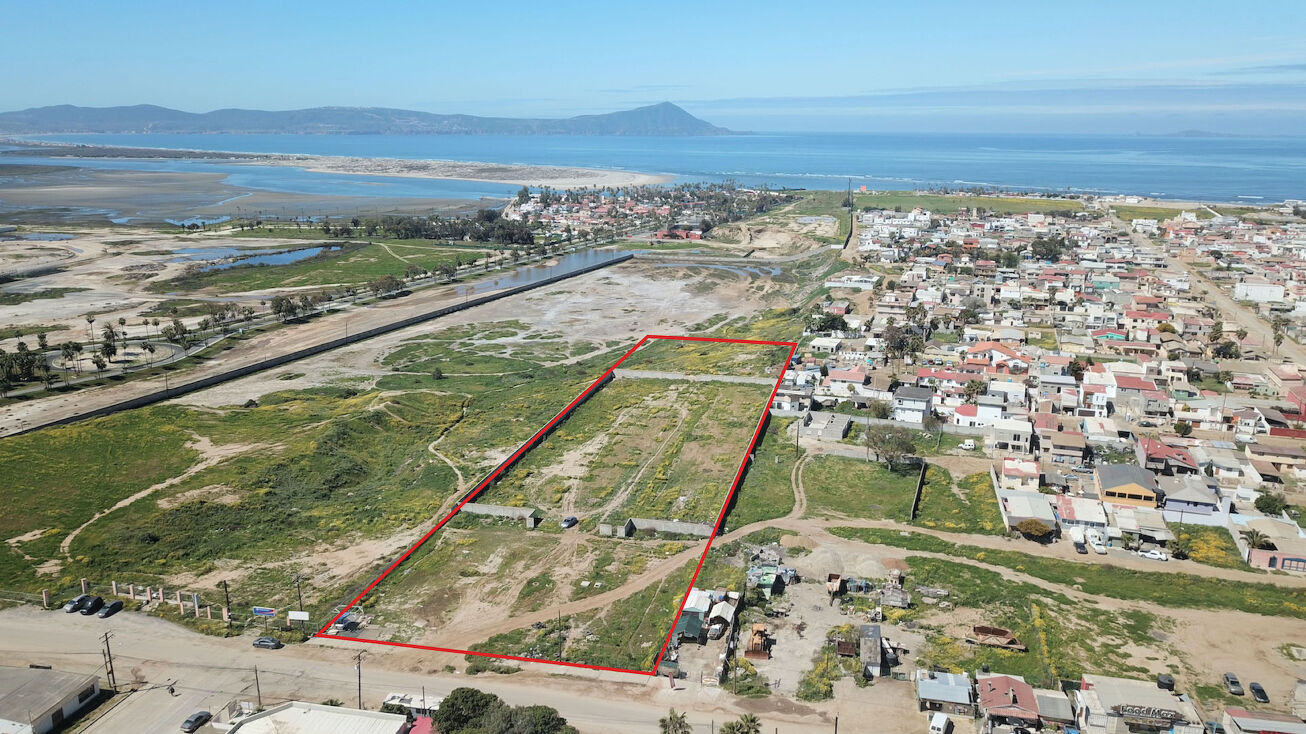 California y o Tercera, Ensenada, MX 22785