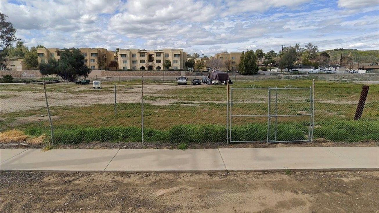 350 N Spring St, Lake Elsinore, CA 92530 Mixed Use Property for Sale