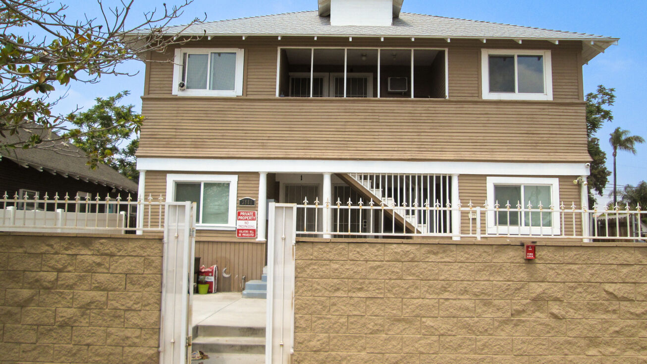 3881 5th St, Riverside, CA 92501