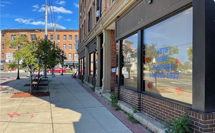 Pictures of Retail property located at 10 W Main St, Plainville, CT 06062 for sales - image #1