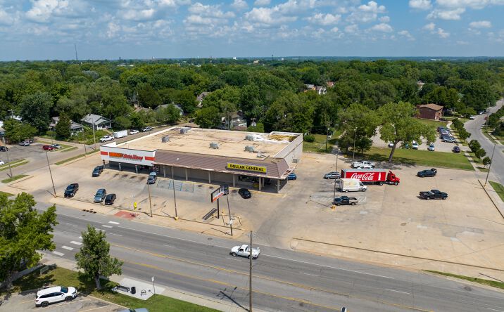 Pictures of Retail property located at 1920 SW 10th Ave, Topeka, KS 66604 for comps - image #1