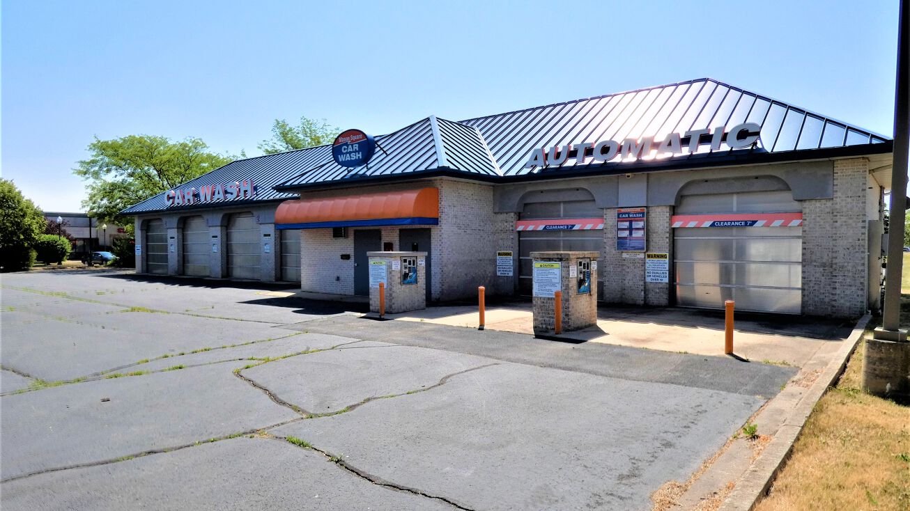 1250 Douglas Rd, Oswego, IL 60543