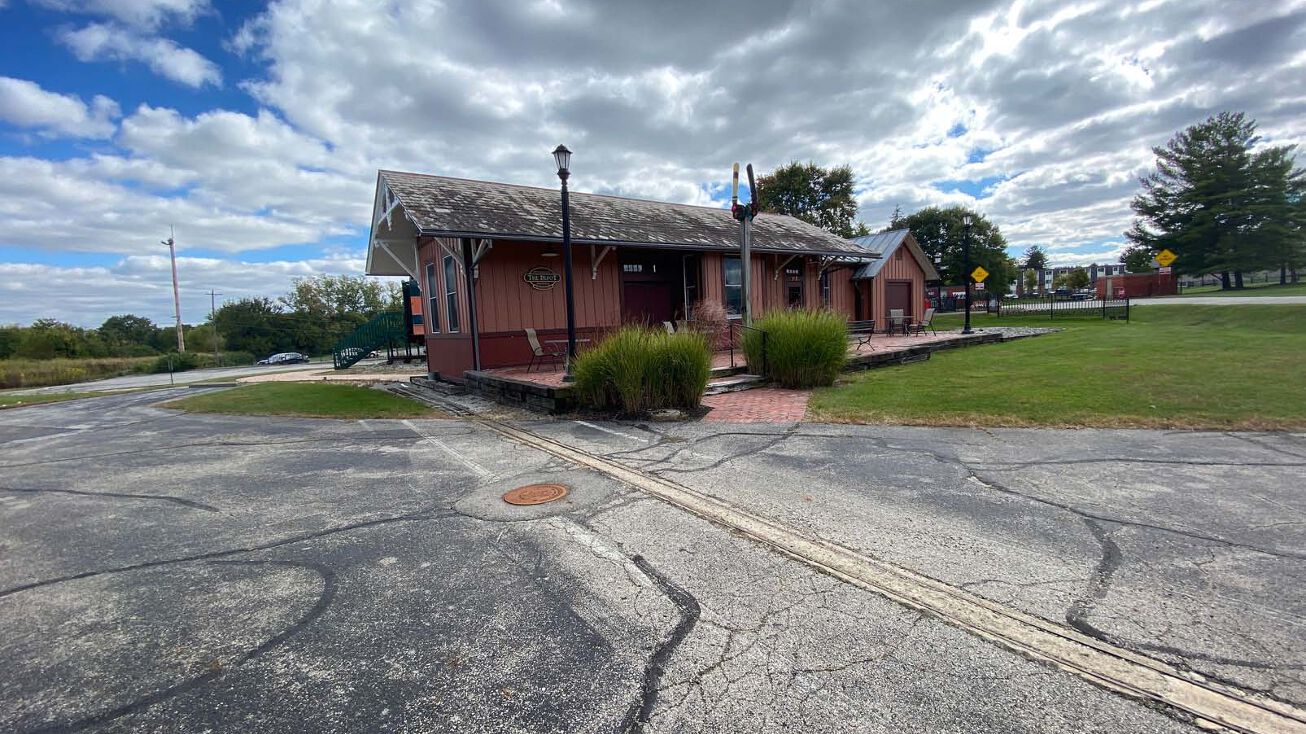 919 Old Henderson Rd, Columbus, OH 43220