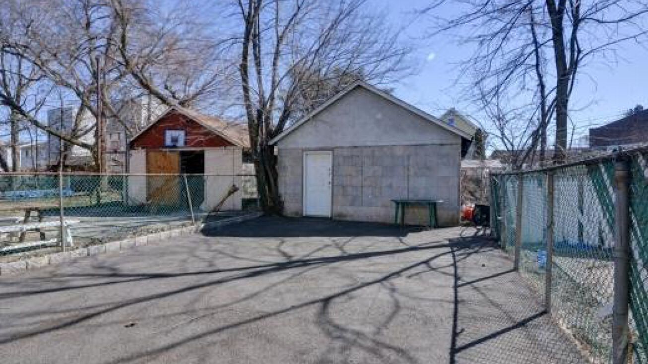 14 Grand St, Garfield, NJ 07026
