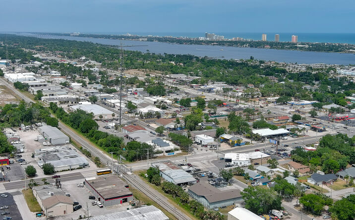 Pictures of Retail property located at 401 Mason Ave, Daytona Beach, FL 32117 for sales - image #1