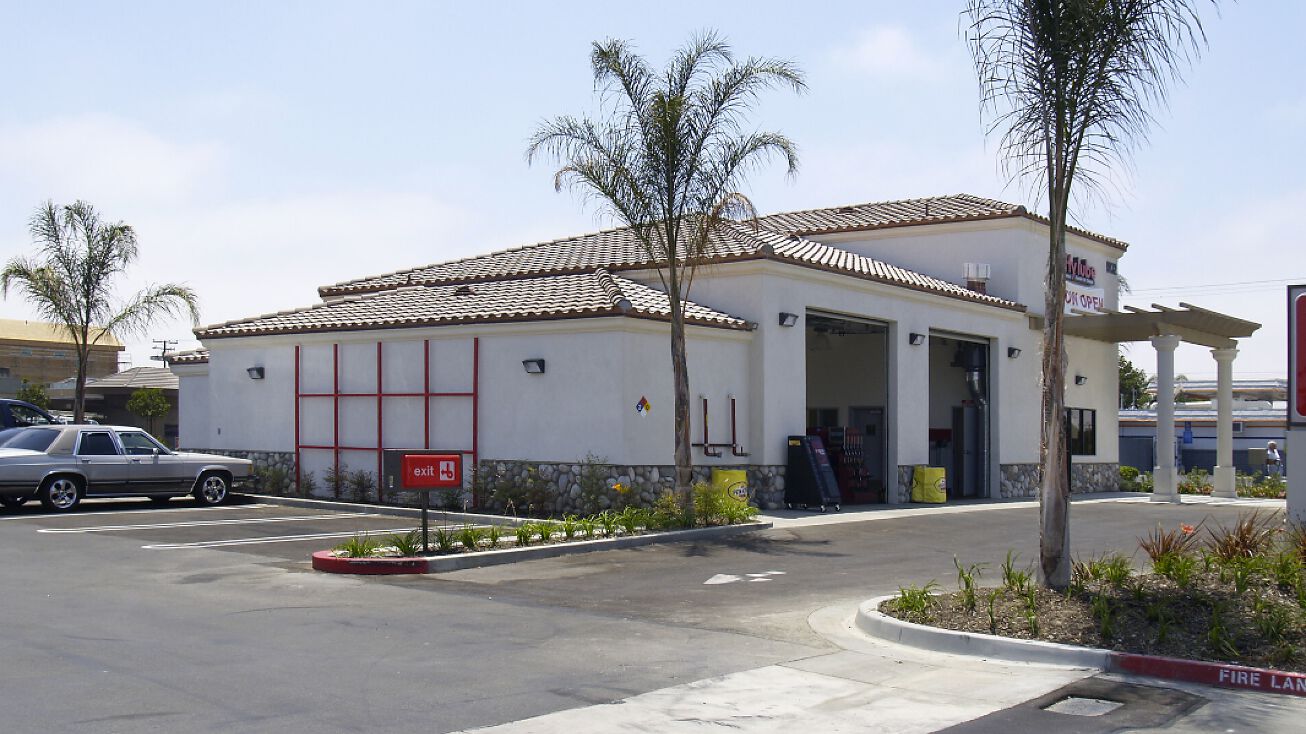 9032 Adams Ave, Huntington Beach, CA 92646