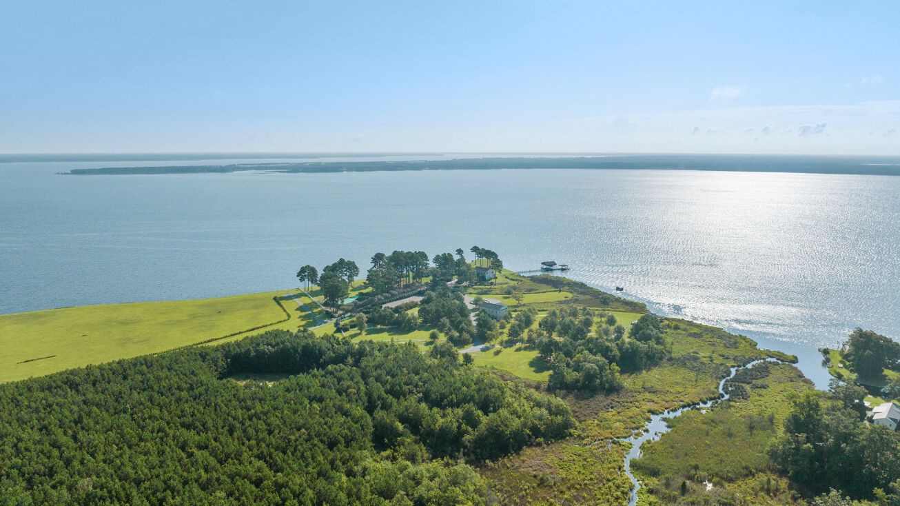 Pictures of Hospitality property located at 220 Pungo Shore Dr, Belhaven, NC 27810 for sales - image #1
