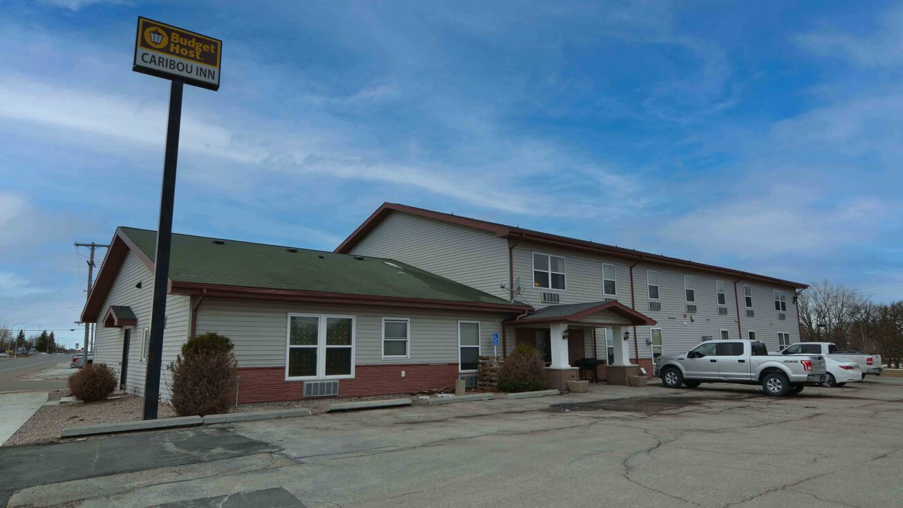 203 Broadway St, Hallock, MN 56728