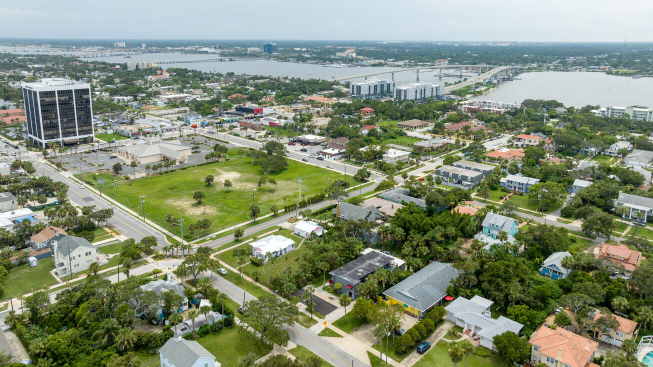 705 N Wild Olive Ave, Daytona Beach, FL 32118