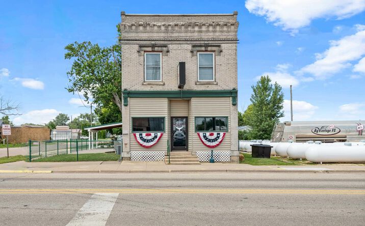 917 3rd St, Camanche, IA 52730 | Crexi.com