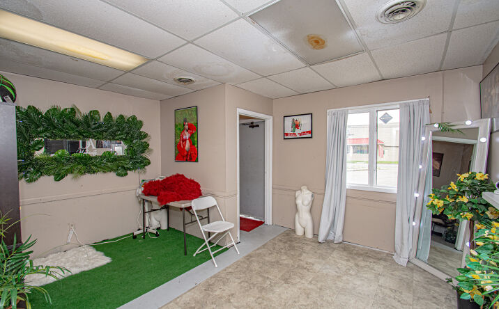 Pictures of Retail, Office property located at 2333 Catalpa Dr., Dayton, OH 45406 for comps - image #1