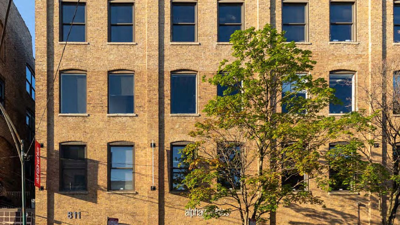 811 W Evergreen Ave, Chicago, IL 60642