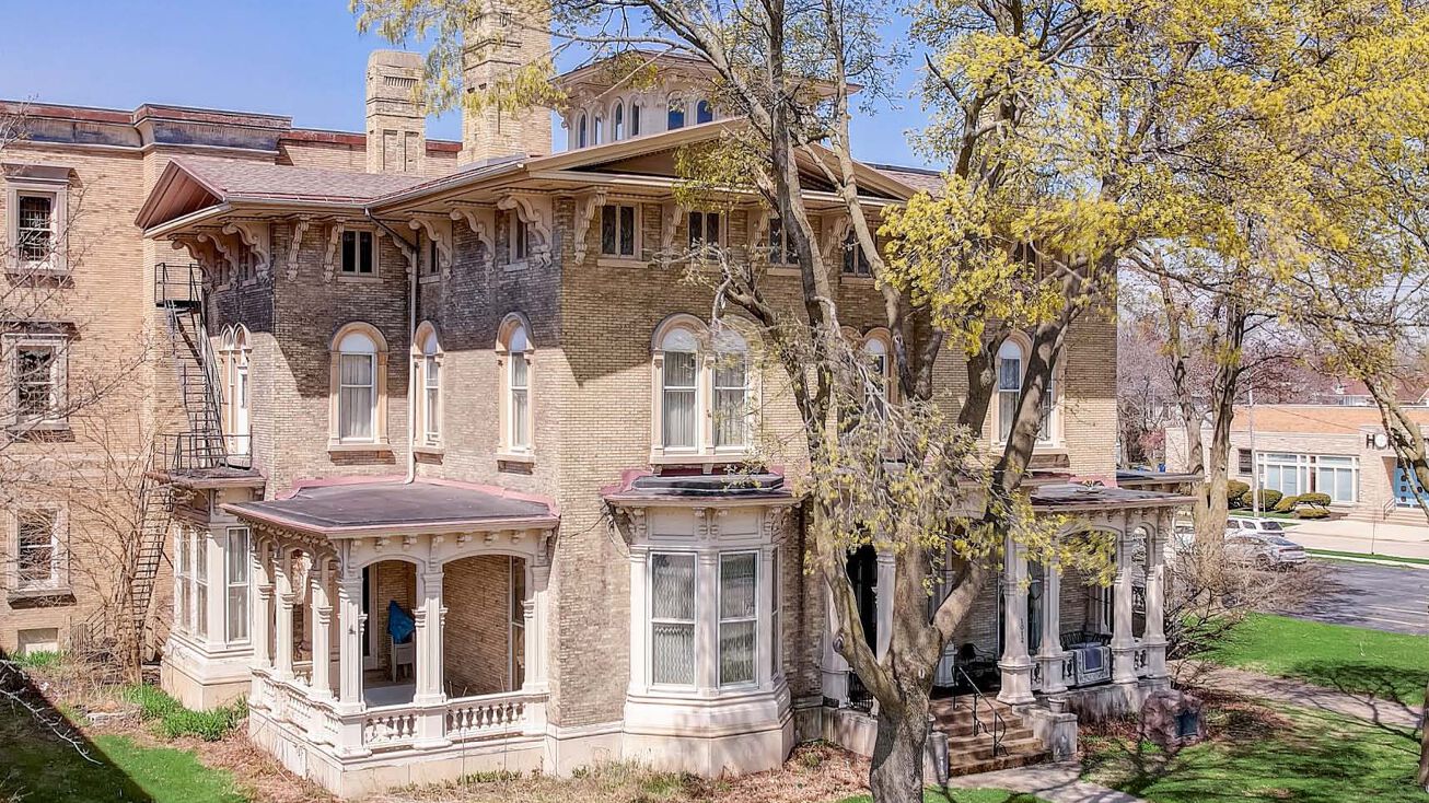 1012 Main St, Racine, WI 53403