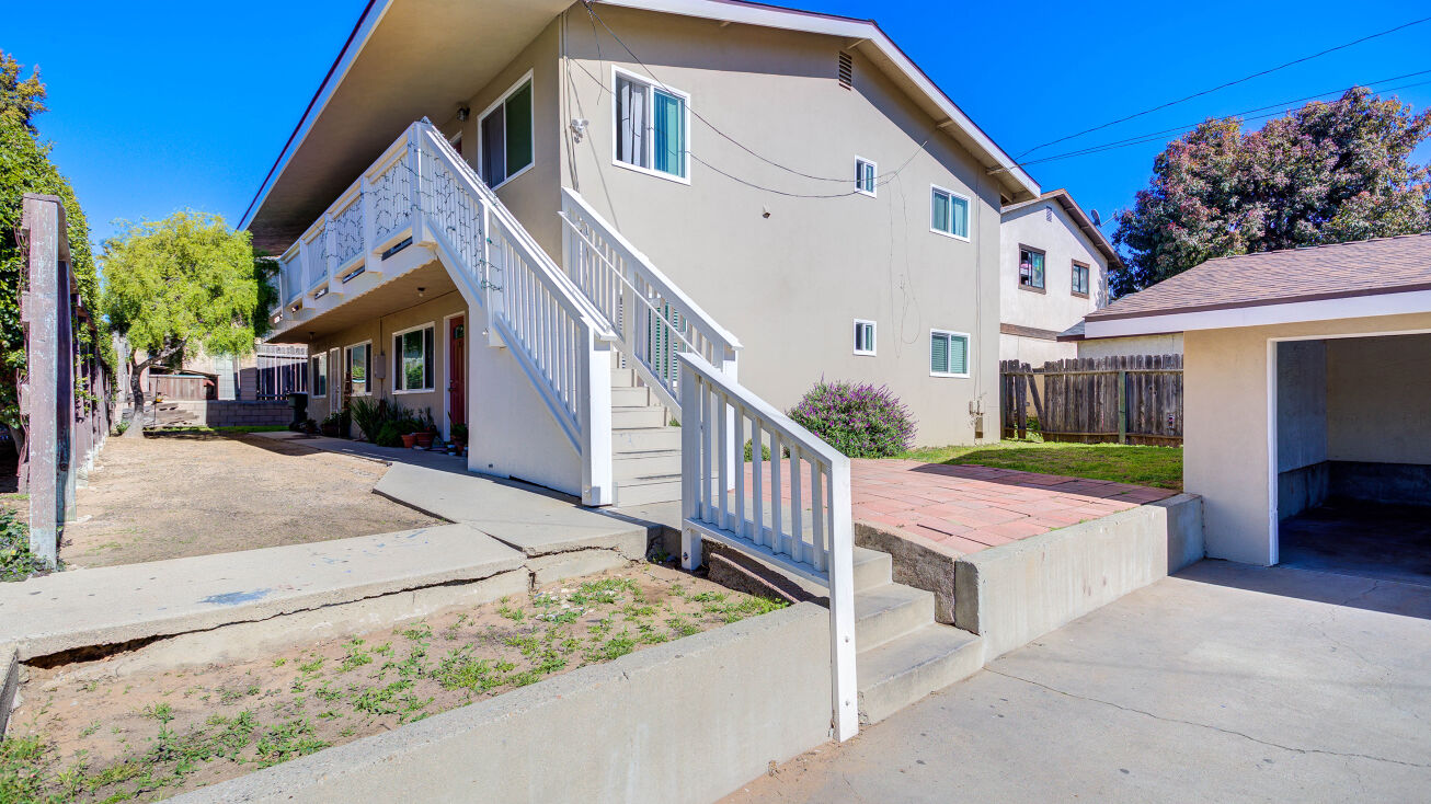 881 Manhattan Ave, Grover Beach, CA 93433