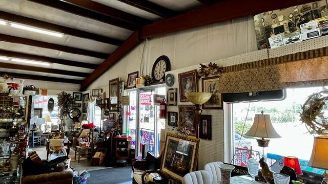 1230 S Main St, Poplarville, MS 39470