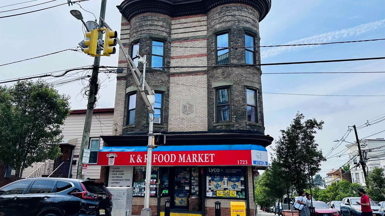 1723 Summit Ave, Union City, NJ 07087