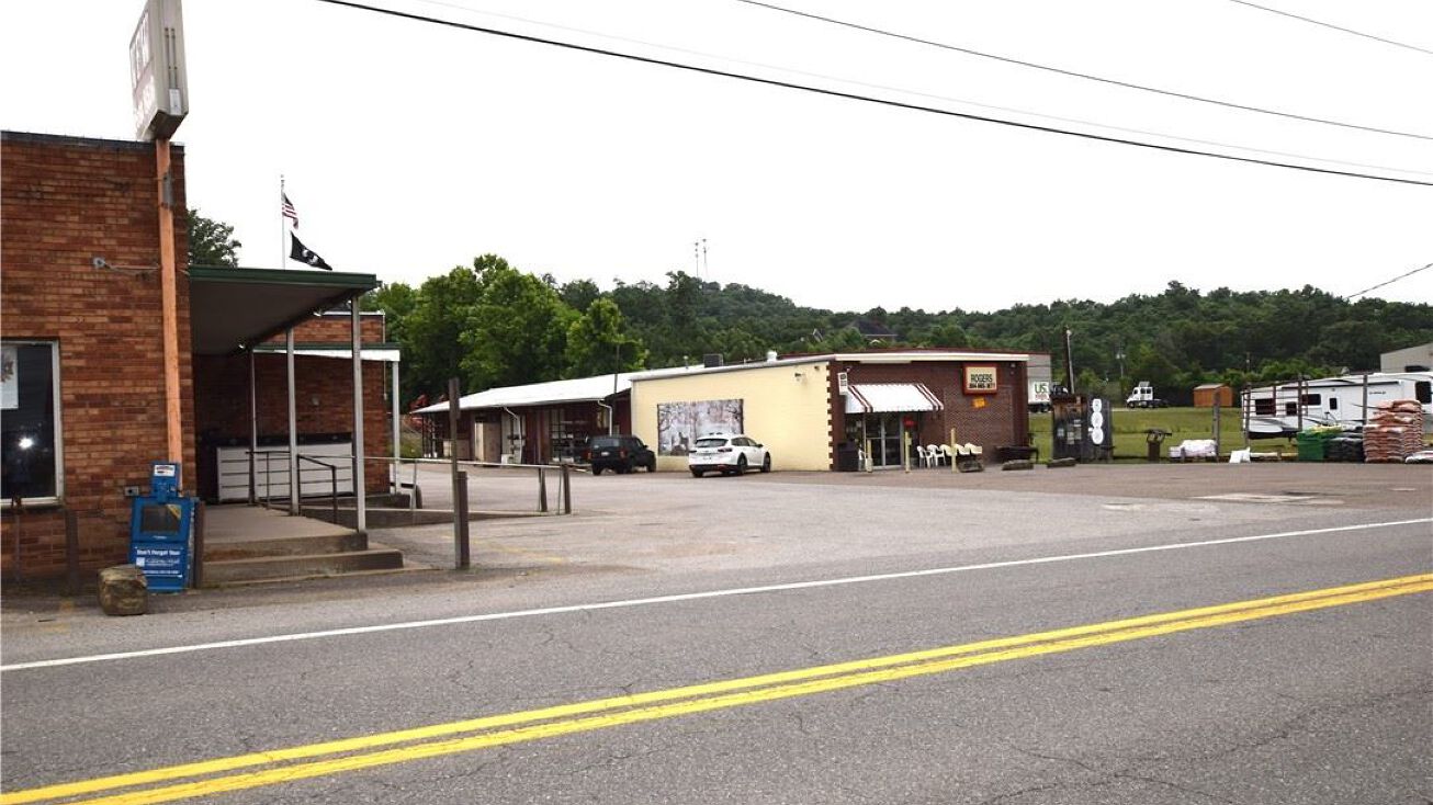 230 N Pinch Rd, Pinch, WV 25156