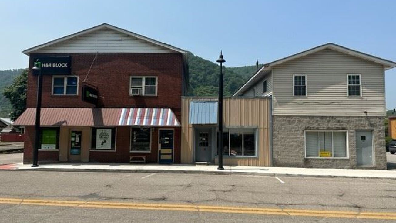 93 Michigan Ave, Smithers, WV 25186