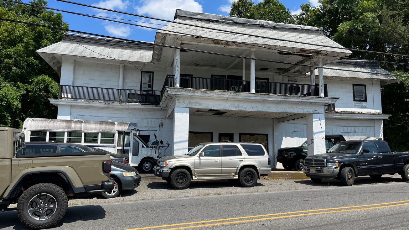 895 Riverside Dr, Woodfin, NC 28804