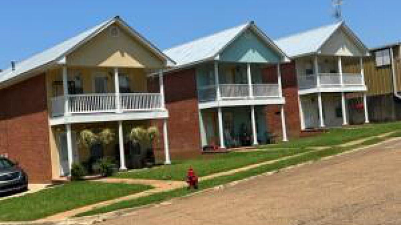 323 Byrd Avenue, Philadelphia, MS 39350