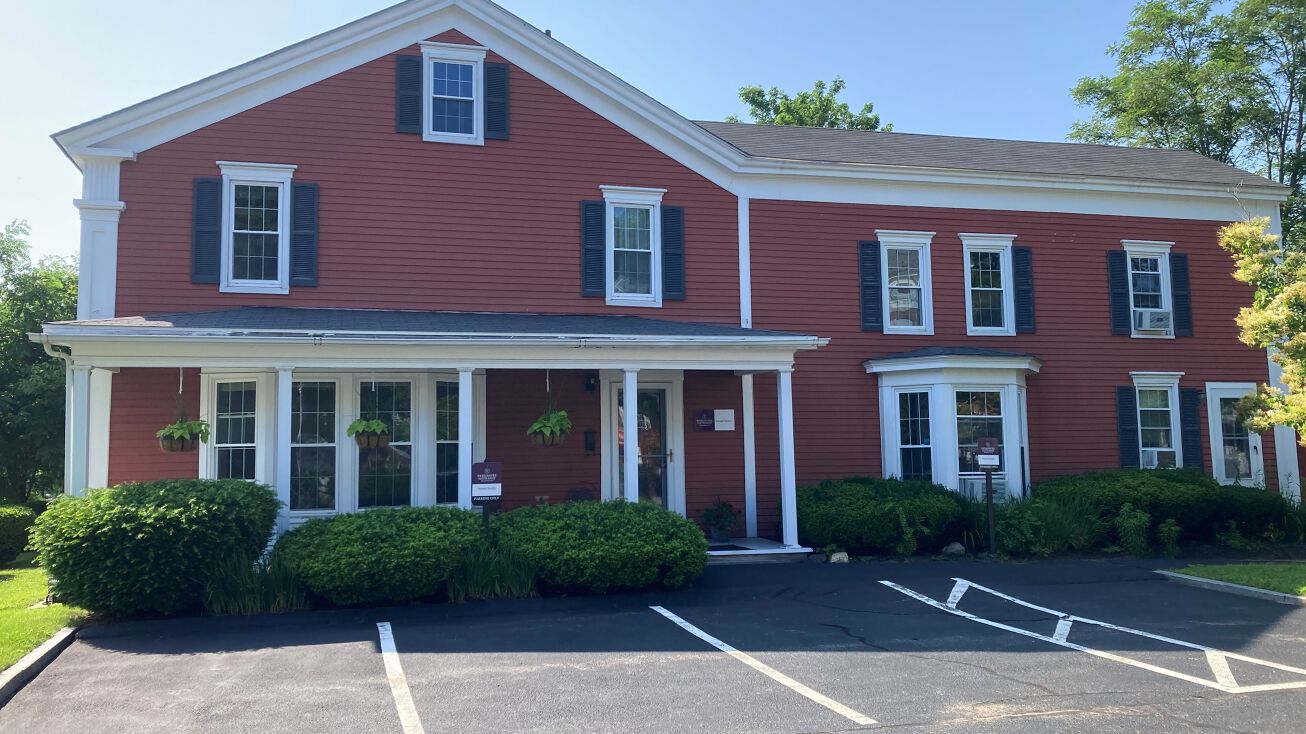 1 Fletcher St, Kennebunk, ME 04043