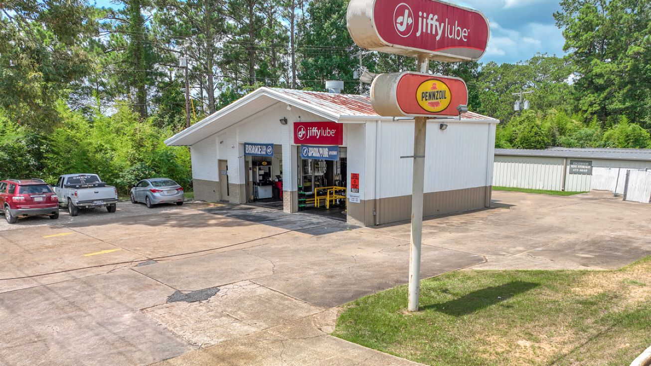 205 Edgewood Dr, Pineville, LA 71360