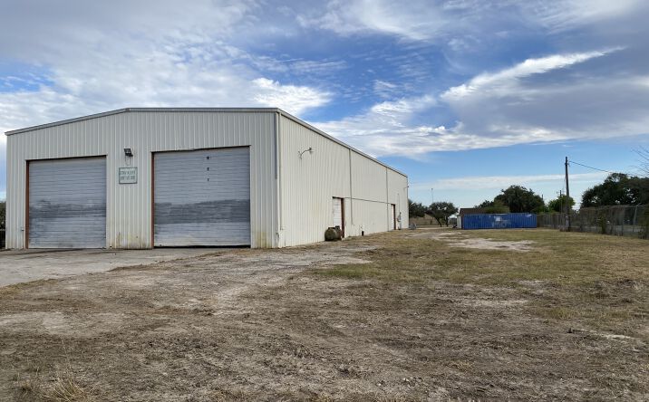 Pictures of Industrial property located at 4836 Fish Ln, Beeville, TX 78102 for sales - image #1