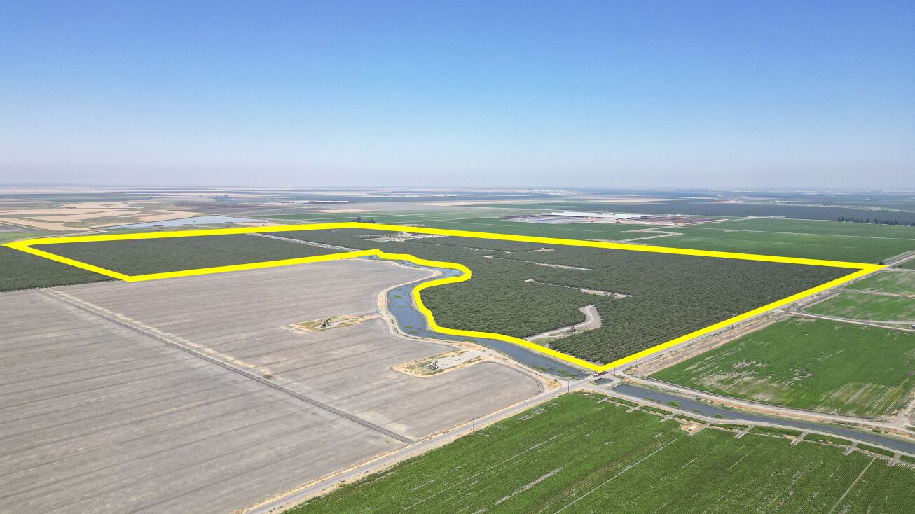 W Cerini Ave, Riverdale, CA 93656