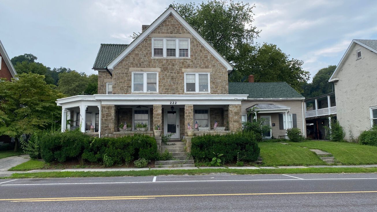 222 S Front St, Wormleysburg, PA 17043