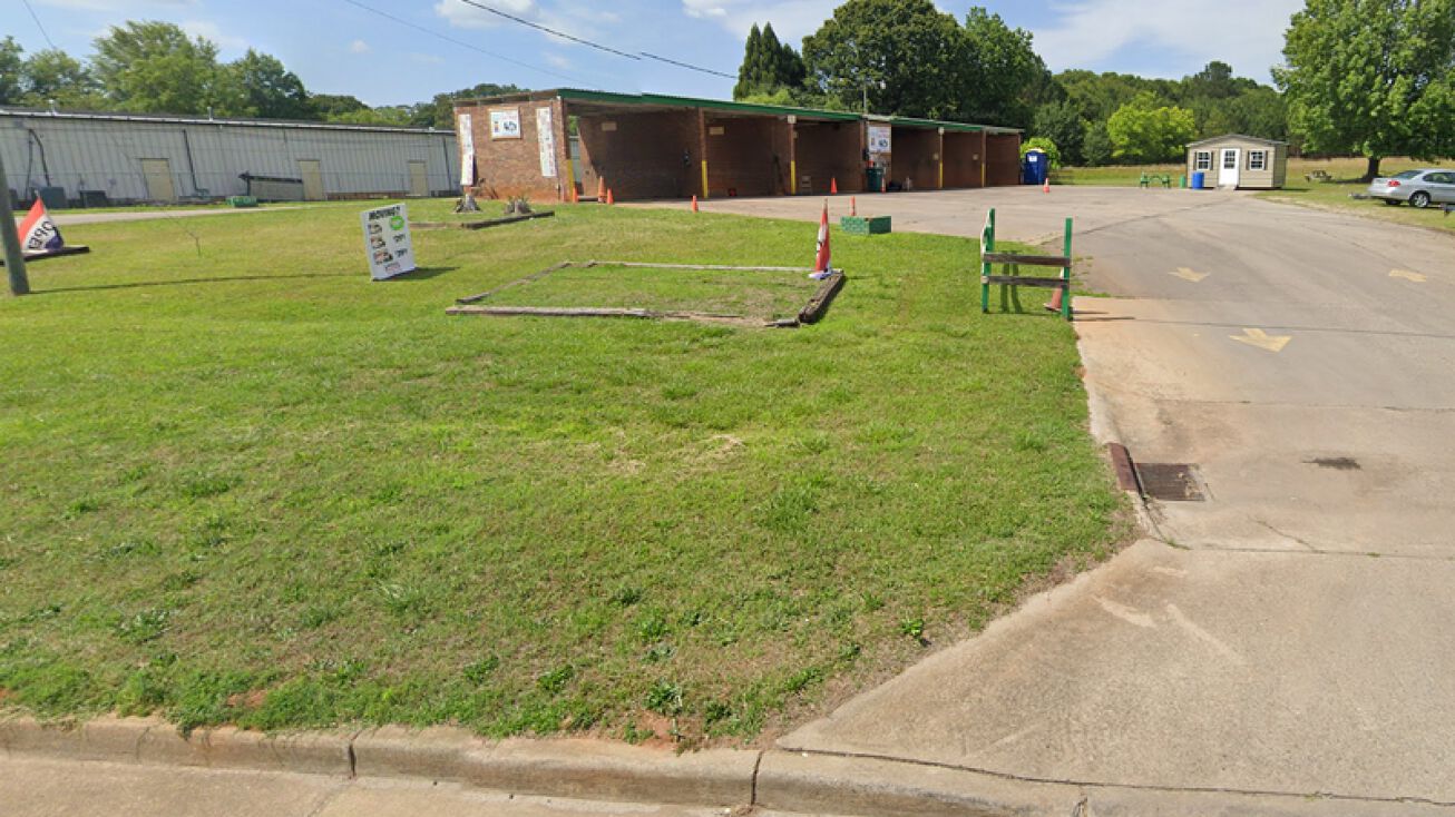 1141 E Franklin St, Hartwell, GA 30643