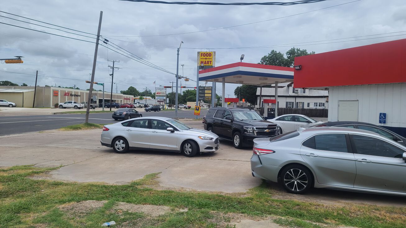 701 W Washington Ave, Navasota, TX 77868