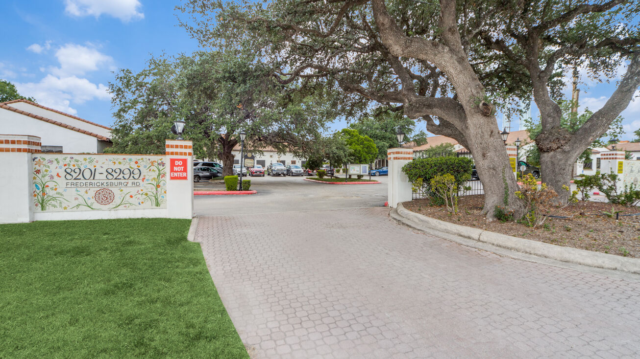 8227 Fredericksburg Rd, San Antonio, TX 78229