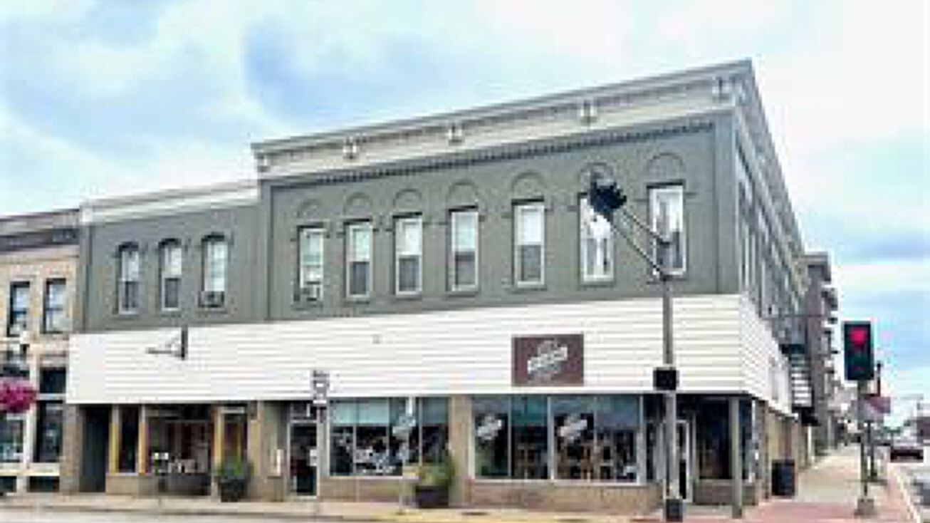 105 Main St E, Menomonie, WI 54751