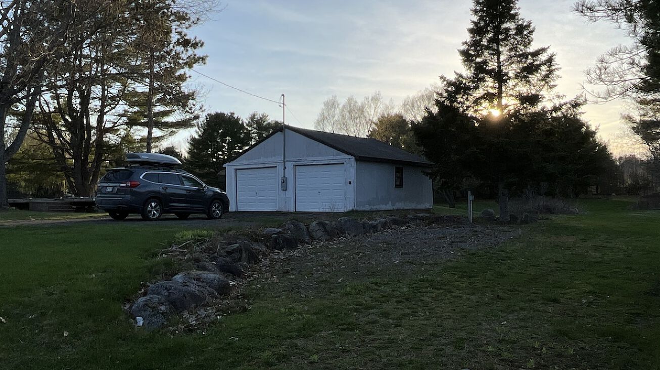 512 Riverside Dr, Eddington, ME 04428