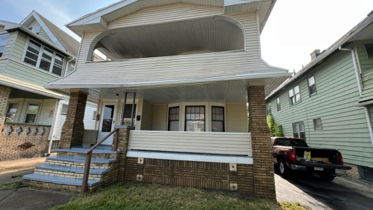 17811 Neff Rd, Cleveland, OH 44119