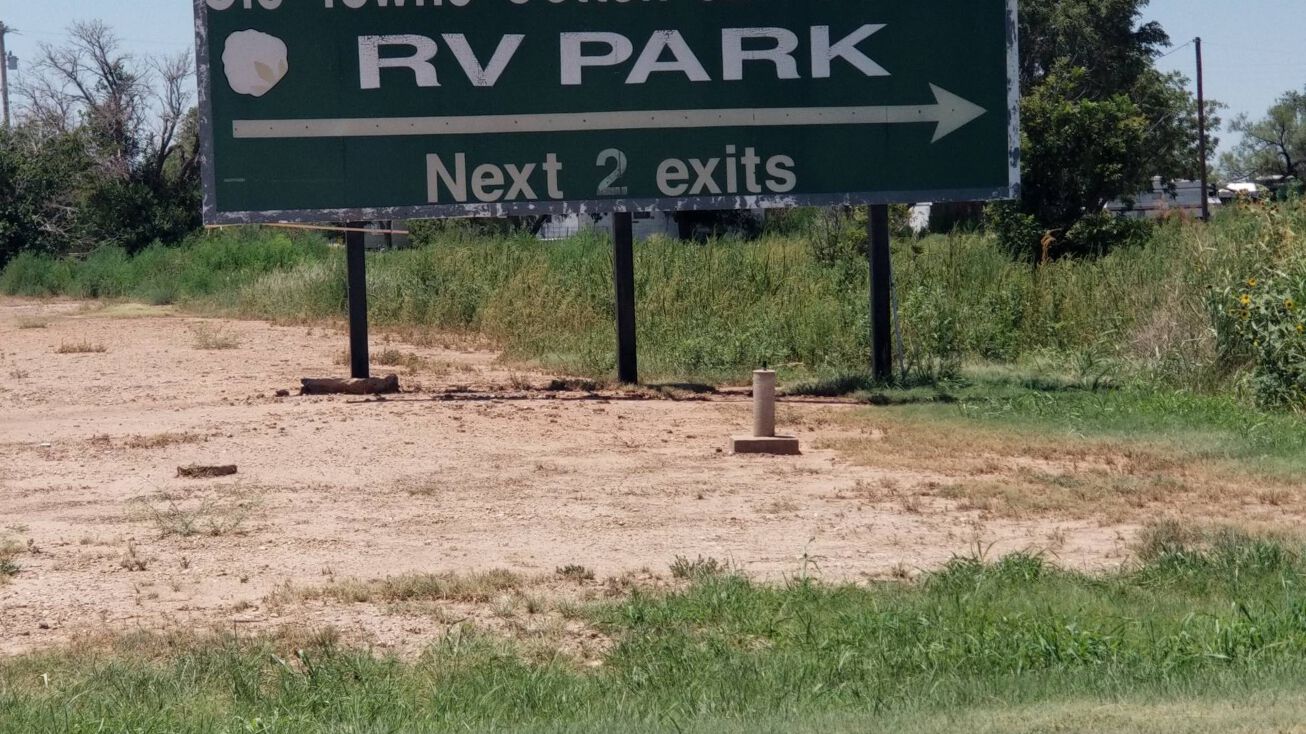 230 Market St, Quanah, TX 79252