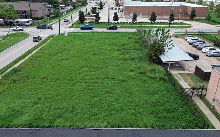 Pictures of Land property located at 3344 E Walnut St, Pearland, TX 77581 for sales - image #1
